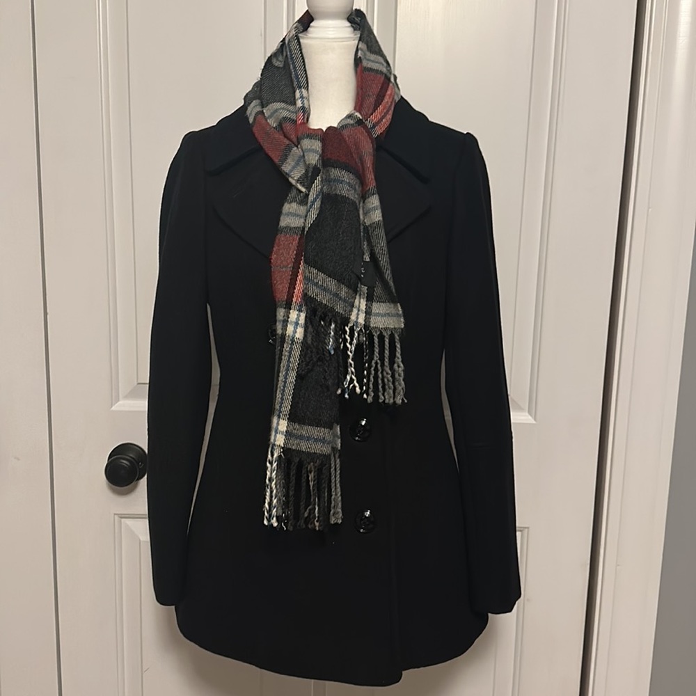 Women’s Black London Fog winter dress coat w scarf. Size S